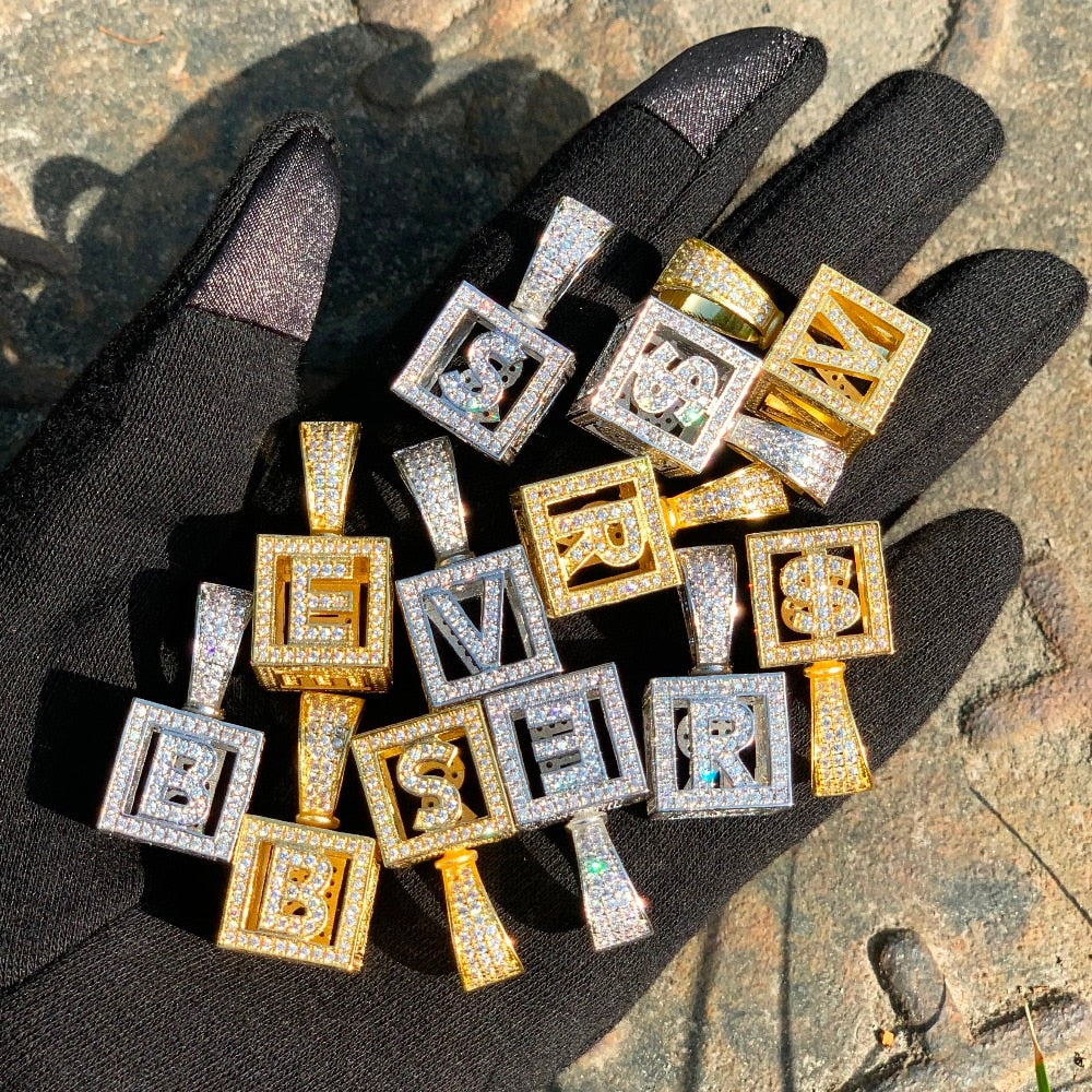 SILVER SQUARE PENDANT