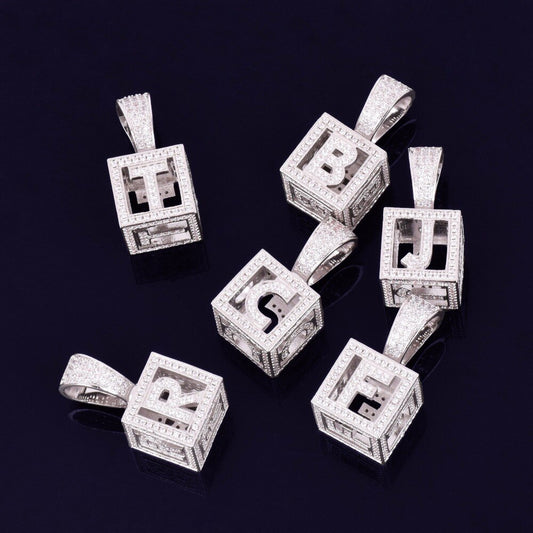 SILVER SQUARE PENDANT